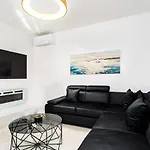 فيلة Adria Maria 2 *