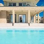 فيلة Adria Maria 2 *
