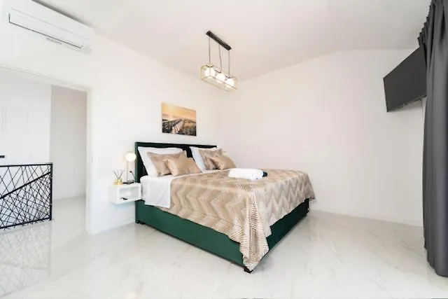 Вилла Adria Maria 2 *